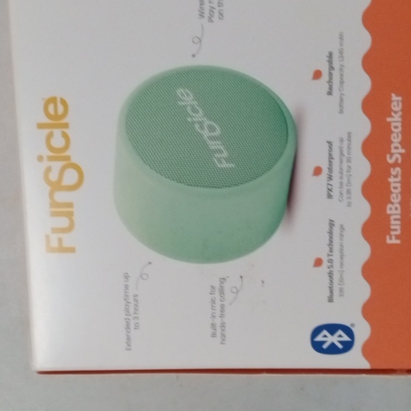 Little Bluetooth speaker - Picture 2 of 5